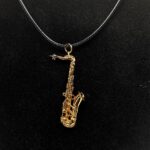 Colier saxophone - cuir tressé – Image 2